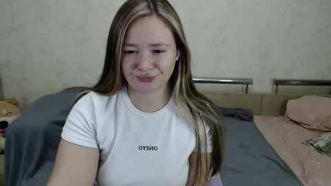 Snapshot of honey_caramelle chatting on 12.19.24 honey_caramelle online show from 12.19.24