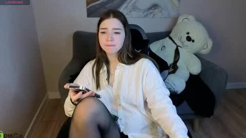 Snapshot of honey_cherrry chatting on 05.19.26 Honey online show from 05.19.26