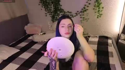 Snapshot of honey_cherrry chatting on 06.17.26 Honey online show from 06.17.26