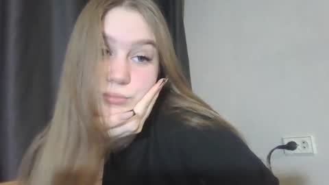 honey_lolaaa online show from 11.28.25