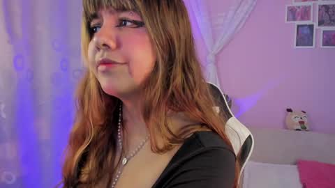 Snapshot of honey_m0on chatting on 04.11.26 Milenka online show from 04.11.26