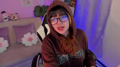 Snapshot of honey_m0on chatting on 05.14.26 Milenka online show from 05.14.26