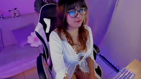 Snapshot of honey_m0on chatting on 06.03.26 Milenka online show from 06.03.26