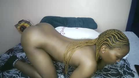 Snapshot of honey_nubia0 chatting on 02.15.26 honey_nubia0 online show from 02.15.26