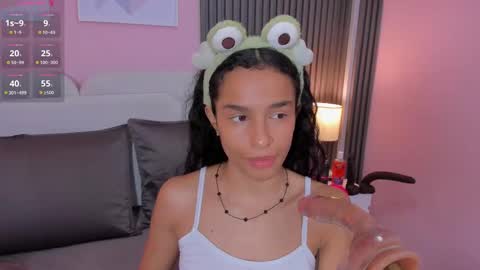 Snapshot of honey_sofii_ chatting on 10.05.25 honey_sofii_ online show from 10.05.25