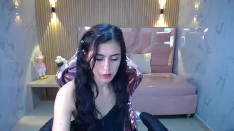 Snapshot of honey_torres_sub chatting on 12.29.24 HONEY online show from 12.29.24