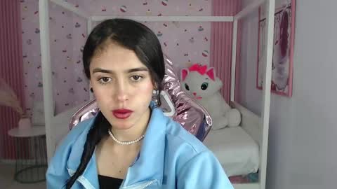 Snapshot of honey_torres_sub chatting on 01.04.25 HONEY online show from 01.04.25