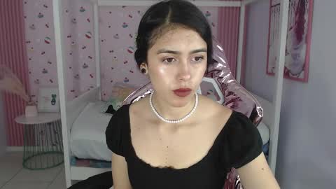 Snapshot of honey_torres_sub chatting on 01.07.25 HONEY online show from 01.07.25