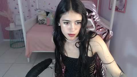 Snapshot of honey_torres_sub chatting on 01.15.25 HONEY online show from 01.15.25