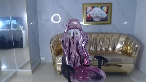 Snapshot of honey_torres_sub chatting on 02.01.25 HONEY online show from 02.01.25