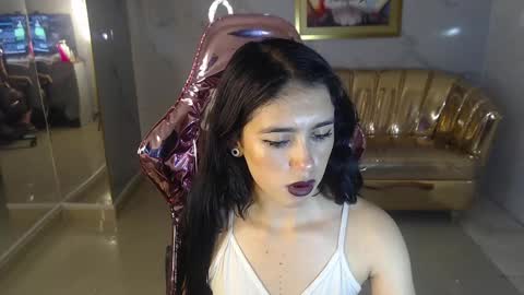 Snapshot of honey_torres_sub chatting on 02.01.25 HONEY online show from 02.01.25