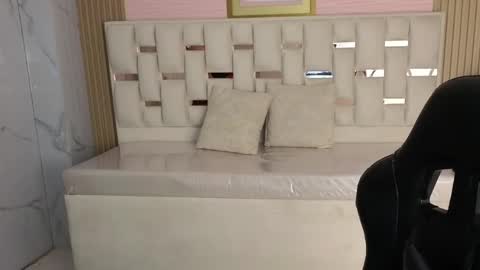 Snapshot of honey_torres_sub chatting on 04.22.26 HONEY online show from 04.22.26