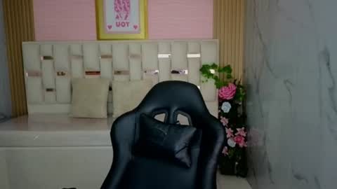 Snapshot of honey_torres_sub chatting on 06.16.26 HONEY online show from 06.16.26