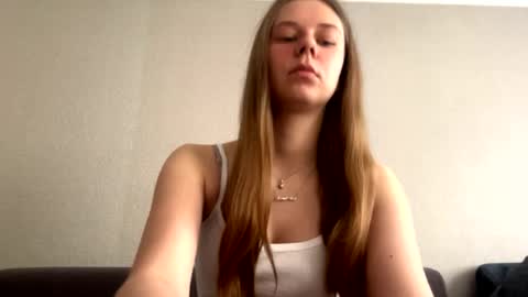 Snapshot of honeyaskren chatting on 05.15.26 Klara online show from 05.15.26