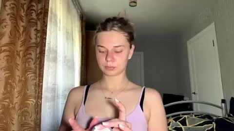 Snapshot of honeyaskren chatting on 07.02.26 Klara online show from 07.02.26