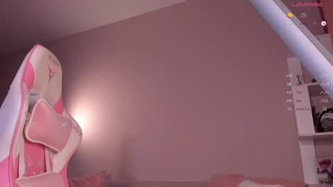 Snapshot of honeyautumn chatting on 05.19.26 honeyautumn online show from 05.19.26