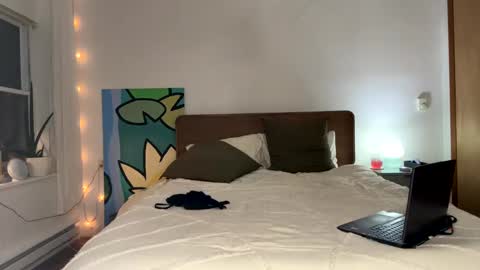 Snapshot of honeybbxx chatting on 02.17.25 honeybbxx online show from 02.17.25