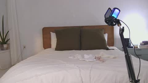 Snapshot of honeybbxx chatting on 02.25.25 honeybbxx online show from 02.25.25