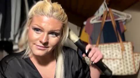 Snapshot of honeybuhnny chatting on 02.21.26 honeybuhnny online show from 02.21.26