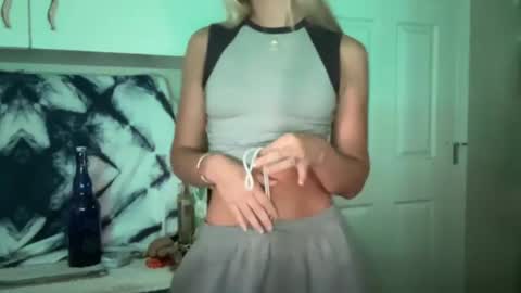 Snapshot of honeybun_z chatting on 09.17.25 honeybun_z online show from 09.17.25