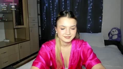 Snapshot of honeybunnyyy_ chatting on 04.03.26 HoneyBunny online show from 04.03.26
