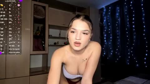 Snapshot of honeybunnyyy_ chatting on 04.26.26 HoneyBunny online show from 04.26.26
