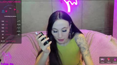 Snapshot of honeybuns_lizzy chatting on 04.19.26 Lizzy online show from 04.19.26