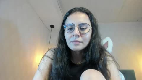 Snapshot of honeybuu_ chatting on 07.10.26 Emily online show from 07.10.26