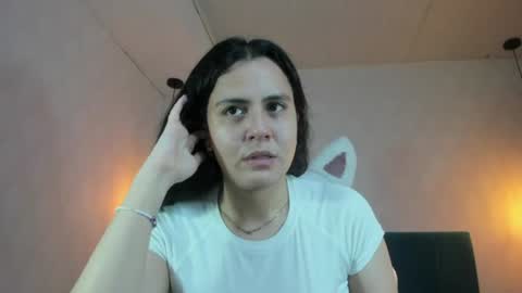 Snapshot of honeybuu_ chatting on 07.20.26 Emily online show from 07.20.26