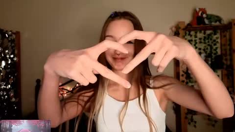 Snapshot of honeycomfya chatting on 05.13.26 Masha online show from 05.13.26