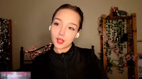 Snapshot of honeycomfya chatting on 05.15.26 Masha online show from 05.15.26
