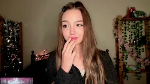 Snapshot of honeycomfya chatting on 05.18.26 Masha online show from 05.18.26