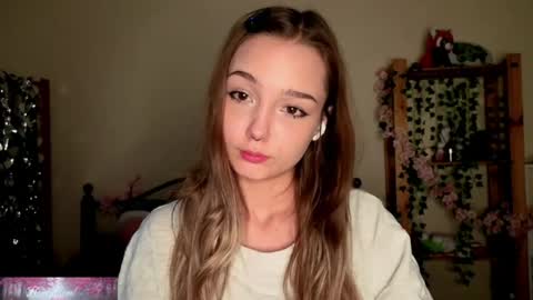Snapshot of honeycomfya chatting on 05.19.26 Masha online show from 05.19.26