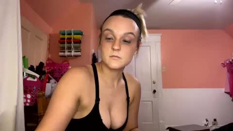 Snapshot of honeydrippinbunny chatting on 02.15.25 HoneyDrippinBunny online show from 02.15.25