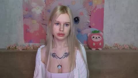 Snapshot of honeygold__ chatting on 01.12.26 Lisa online show from 01.12.26