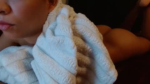 honeygoldenbaddie24 online show from 11.30.25