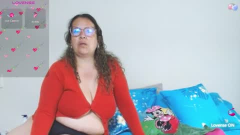 Snapshot of honeyhotpaty chatting on 06.27.26 sofia online show from 06.27.26