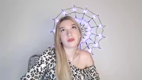 honeyveil online show from 10.22.25