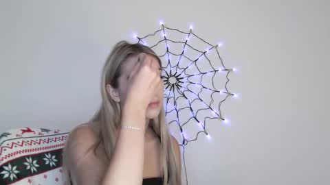 honeyveil online show from 10.28.25