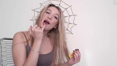 honeyveil online show from 11.05.25