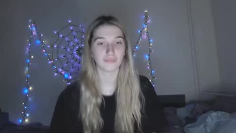 honeyveil online show from 11.18.25