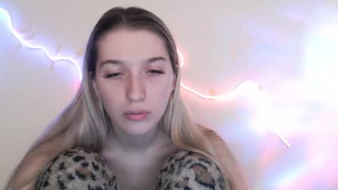 honeyveil online show from 04.17.26