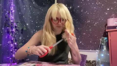 Emi Rose online show from 01.08.25