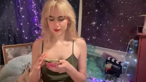 Emi Rose online show from 02.09.25