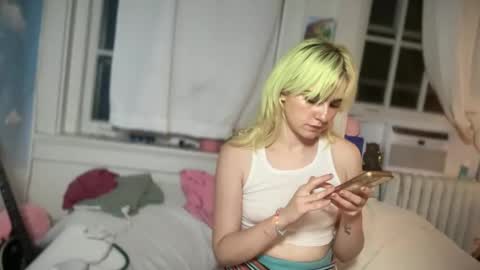 Emi Rose online show from 09.09.25