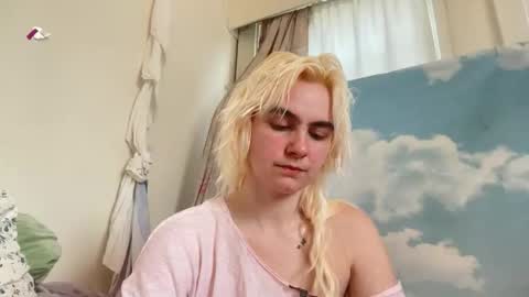 Snapshot of honeyxlimbed chatting on 06.04.26 Emi Rose online show from 06.04.26
