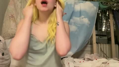 Snapshot of honeyxlimbed chatting on 06.22.26 Emi Rose online show from 06.22.26