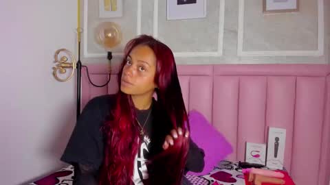 Snapshot of hoollyhendrix chatting on 01.16.26 holly online show from 01.16.26