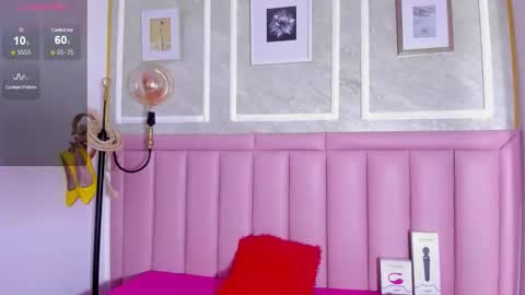 Snapshot of hoollyhendrix chatting on 02.10.26 holly online show from 02.10.26