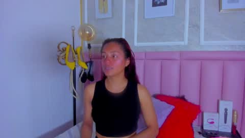 Snapshot of hoollyhendrix chatting on 02.23.26 holly online show from 02.23.26